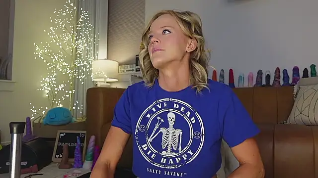 Taylorlove303 online show from March 26, 2026, 10:13 am