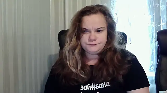 Snapshot of HollyXEva chatting on October 3, 2025, 8:27 am HollyXEva online show from October 3, 2025, 8:27 am