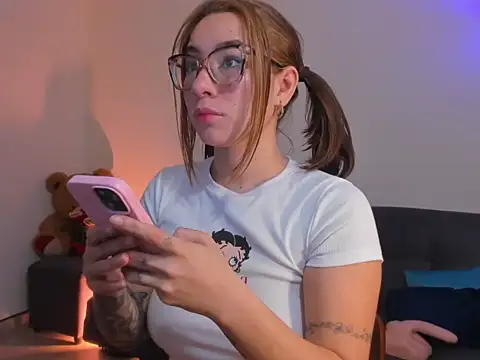 Snapshot of Sweetkaroll28s chatting on March 26, 2026, 6:06 pm Sweetkaroll28s online show from March 26, 2026, 6:06 pm