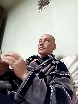 Snapshot of ToughDraft14 chatting on October 10, 2025, 9:43 am ToughDraft14 online show from October 10, 2025, 9:43 am