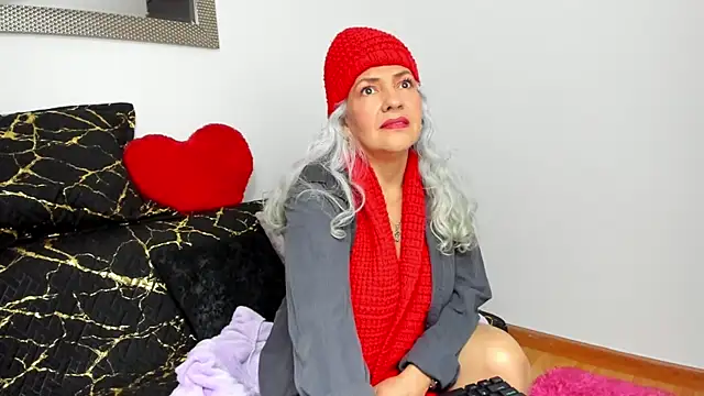 marilyn70 online show from November 28, 2025, 11:05 pm