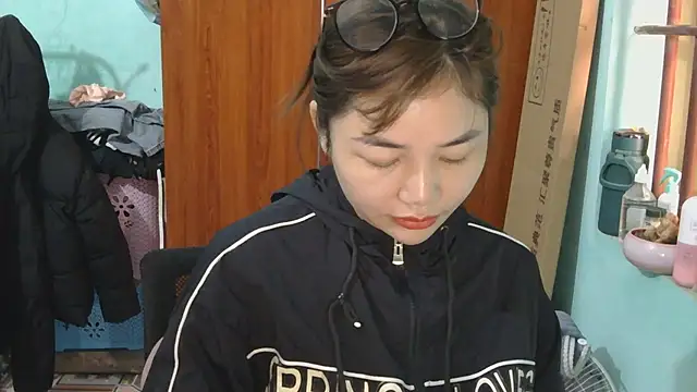 Uhem112 online show from December 17, 2025, 12:48 am