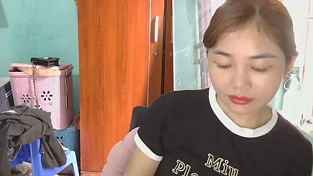 Uhem112 online show from October 12, 2025, 2:46 am