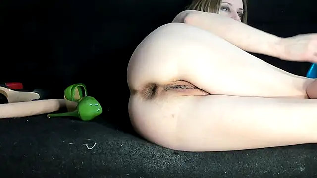 Snapshot of Naughty__Slave chatting on March 22, 2025, 9:02 am Naughty Slave online show from March 22, 2025, 9:02 am