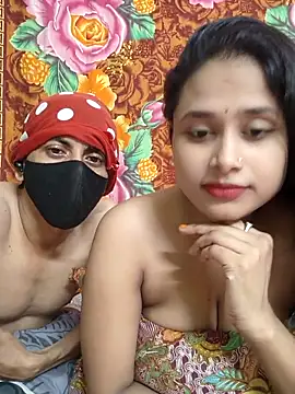 Snapshot of Seducing_couple chatting on October 9, 2025, 5:52 am Seducing couple online show from October 9, 2025, 5:52 am