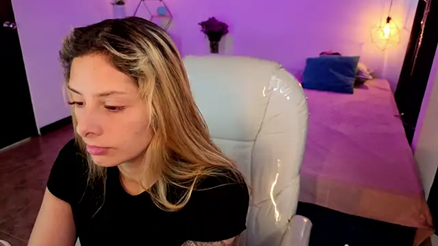 Snapshot of Jennaa_Cooper chatting on November 8, 2025, 5:49 pm Jennaa Cooper online show from November 8, 2025, 5:49 pm