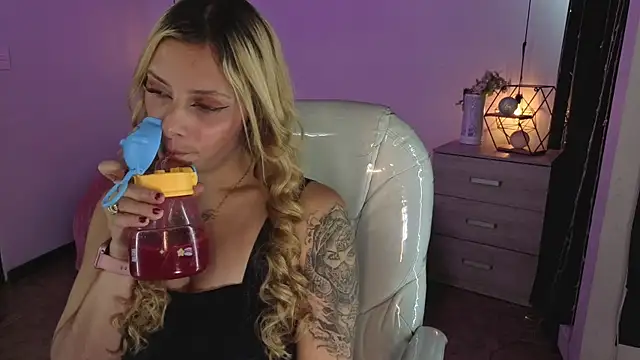 Snapshot of Jennaa_Cooper chatting on October 20, 2025, 7:36 pm Jennaa Cooper online show from October 20, 2025, 7:36 pm