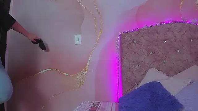 Snapshot of violet_taylor_ chatting on October 19, 2025, 2:03 am violet taylor online show from October 19, 2025, 2:03 am