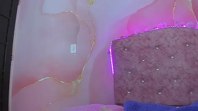 Snapshot of violet_taylor_ chatting on November 10, 2025, 2:16 am violet taylor online show from November 10, 2025, 2:16 am