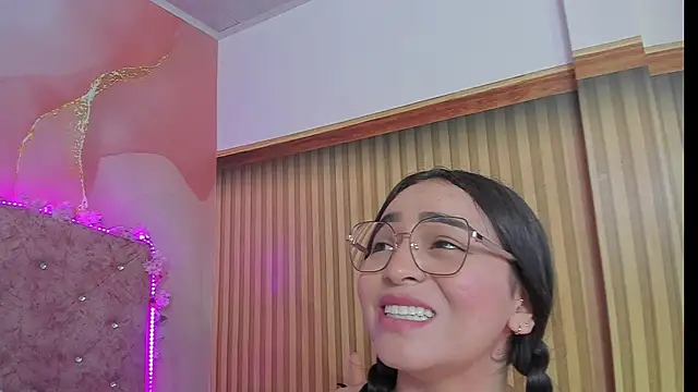 Snapshot of violet_taylor_ chatting on November 25, 2025, 2:23 am violet taylor online show from November 25, 2025, 2:23 am