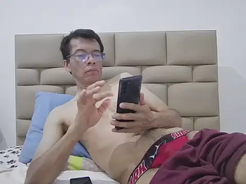 Snapshot of skinnylatino51 chatting on March 8, 2026, 12:49 am skinnylatino51 online show from March 8, 2026, 12:49 am