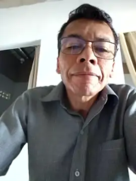 Snapshot of skinnylatino51 chatting on April 10, 2026, 5:09 pm skinnylatino51 online show from April 10, 2026, 5:09 pm