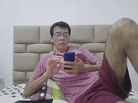 Snapshot of skinnylatino51 chatting on March 6, 2026, 12:38 am skinnylatino51 online show from March 6, 2026, 12:38 am