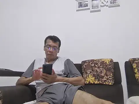 skinnylatino51 online show from July 17, 2026, 1:14 am