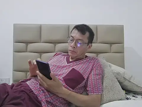 Snapshot of skinnylatino51 chatting on March 29, 2026, 12:56 am skinnylatino51 online show from March 29, 2026, 12:56 am