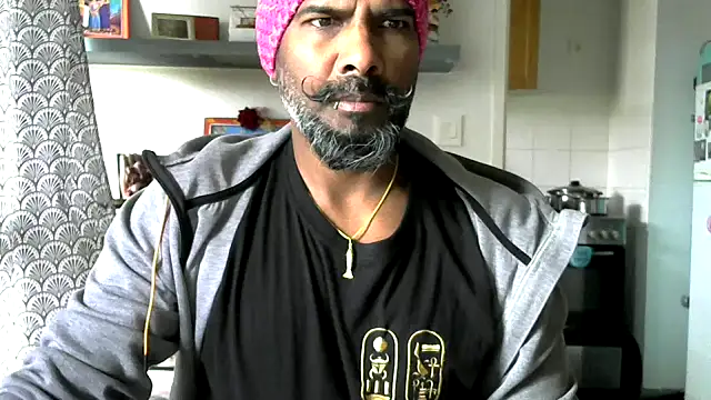 Snapshot of frenchblackc31 chatting on May 14, 2026, 8:33 am frenchblackc31 online show from May 14, 2026, 8:33 am