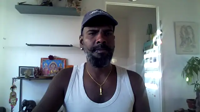 Snapshot of frenchblackc31 chatting on October 15, 2025, 4:15 pm frenchblackc31 online show from October 15, 2025, 4:15 pm