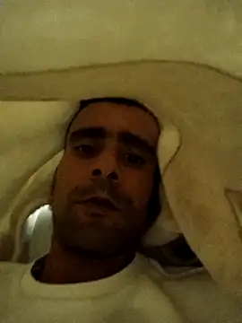 SlipperyEssay online show from November 20, 2025, 8:31 pm