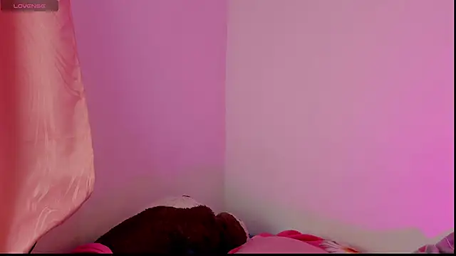 Alanaloiiss  online show from March 6, 2026, 3:56 am