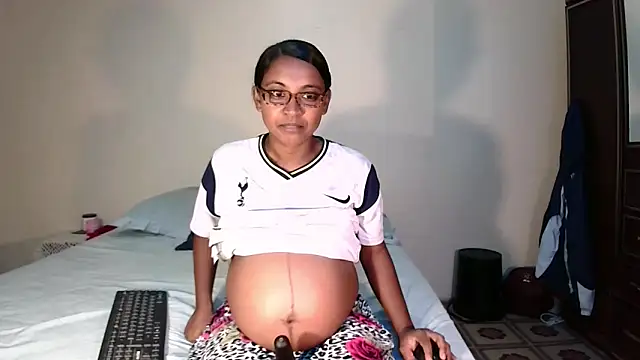 indiansweetflava online show from April 5, 2026, 12:23 pm