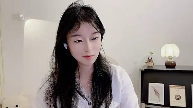 Onechestnut online show from November 18, 2025, 6:17 am