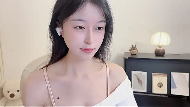 Onechestnut online show from October 11, 2025, 11:17 pm