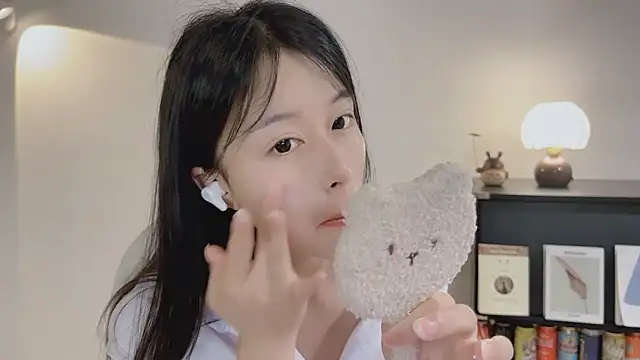 Onechestnut online show from April 24, 2026, 5:09 am