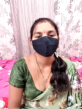 Snapshot of Lalitha-1995 chatting on November 8, 2025, 4:49 am Lalitha-1995 online show from November 8, 2025, 4:49 am