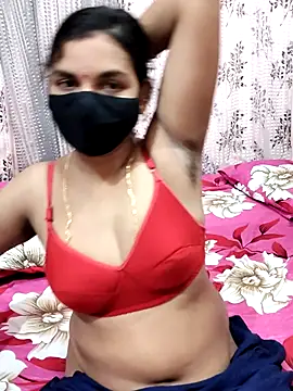 Snapshot of Lalitha-1995 chatting on October 19, 2025, 5:59 pm Lalitha-1995 online show from October 19, 2025, 5:59 pm