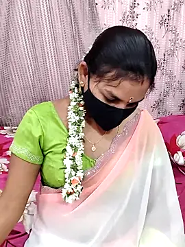 Snapshot of Lalitha-1995 chatting on November 21, 2025, 5:06 am Lalitha-1995 online show from November 21, 2025, 5:06 am