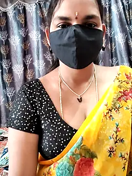 Snapshot of Lalitha-1995 chatting on February 18, 2026, 4:43 am Lalitha-1995 online show from February 18, 2026, 4:43 am