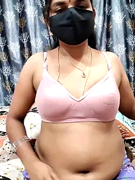 Snapshot of Lalitha-1995 chatting on February 12, 2026, 6:18 pm Lalitha-1995 online show from February 12, 2026, 6:18 pm