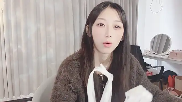 jiangjiang caicai online show from November 7, 2025, 3:44 am