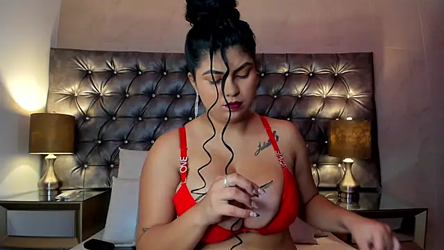 Snapshot of ValentinaBreats chatting on October 3, 2025, 12:17 pm ValentinaBreats online show from October 3, 2025, 12:17 pm