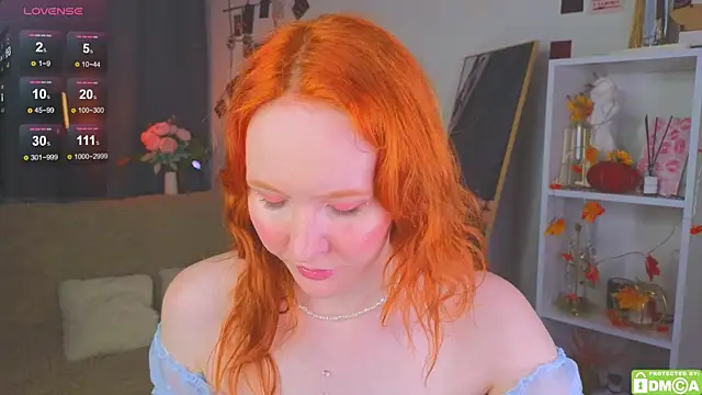 JoyceJones online show from November 6, 2025, 8:02 pm