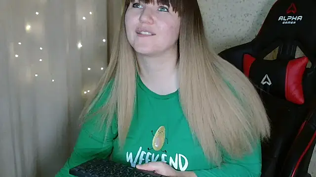 Miaxfox online show from November 25, 2025, 2:17 pm