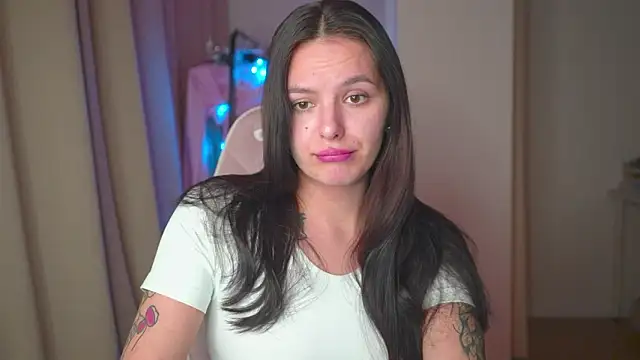 Snapshot of EwelynScott chatting on November 2, 2025, 6:57 pm EwelynScott online show from November 2, 2025, 6:57 pm