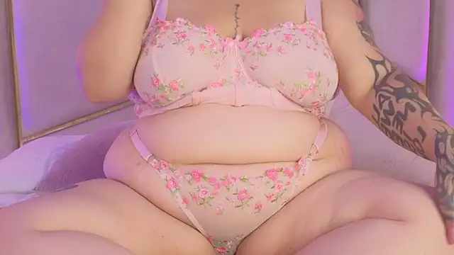 Miiss Bubble online show from November 28, 2025, 7:36 pm