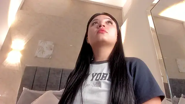 Snapshot of Lunaa_bellaa chatting on March 8, 2026, 2:04 am Lunaa bellaa online show from March 8, 2026, 2:04 am