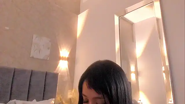 Lunaa bellaa online show from February 5, 2026, 7:53 pm