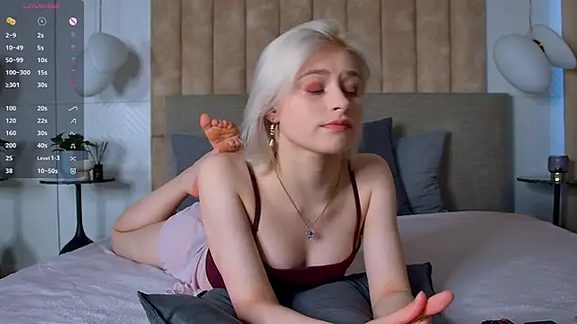 SandyShayes online show from September 12, 2025, 5:18 am