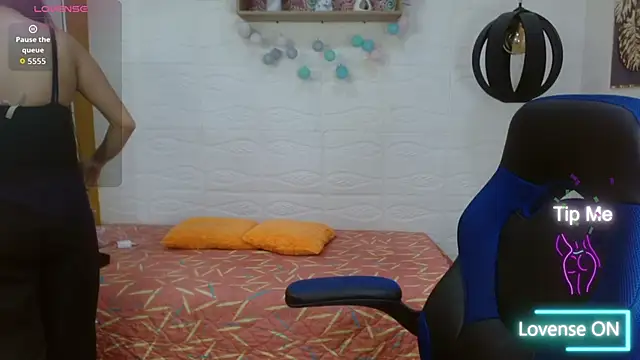 Snapshot of tulunaroja chatting on November 19, 2025, 7:25 pm tulunaroja online show from November 19, 2025, 7:25 pm