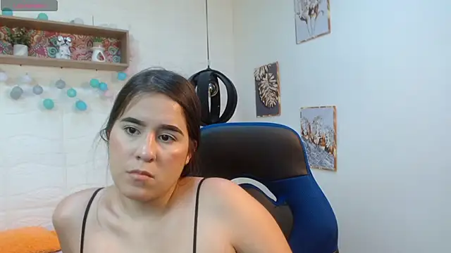 Snapshot of tulunaroja chatting on October 10, 2025, 8:53 pm tulunaroja online show from October 10, 2025, 8:53 pm