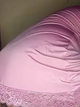 Snapshot of yaraa49 chatting on November 19, 2025, 6:13 am yaraa49 online show from November 19, 2025, 6:13 am