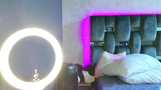 Taurito    online show from November 18, 2025, 10:13 pm