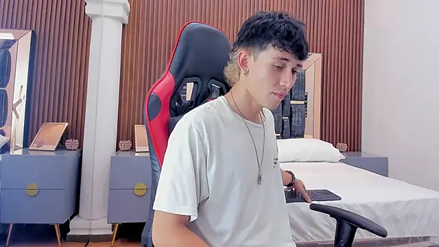 Michael blue online show from October 17, 2025, 8:21 pm