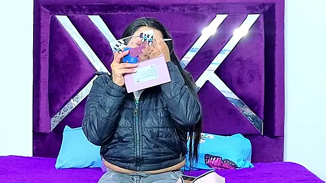 cuteeimy online show from November 21, 2025, 1:54 pm