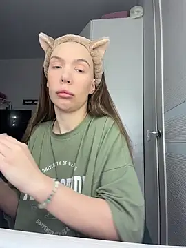 AlysonHuxley  online show from February 23, 2026, 2:02 am