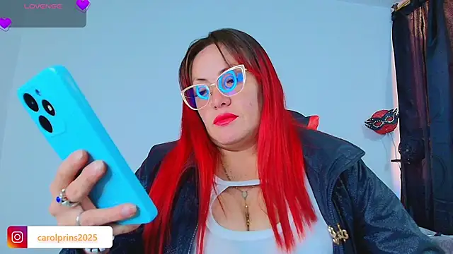 Snapshot of carolinhe_ chatting on October 4, 2025, 7:37 pm carolinhe online show from October 4, 2025, 7:37 pm