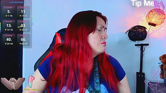 Snapshot of carolinhe_ chatting on November 10, 2025, 7:30 pm carolinhe online show from November 10, 2025, 7:30 pm